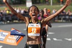 A happy debutante indeed! Meseret Defar takes the Philadelphia Half Marathon in 1:07:44 (Victah Sailer)