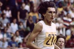 Irena Szewinska en route to 1976 Olympic 400m gold in Montreal (Getty Images)