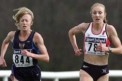 Deena Drossin (USA) runs next to Britain's Paula Radcliffe in Dublin World Cross- 2002 (Getty Images)