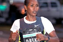 Mamitu Daska on her way to winning the Houston Half-marathon (Victah Sailor)