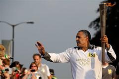 Daley Thompson carrying the Olympic torch (Getty Images)