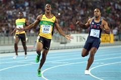Yohan Blake celebrates winning the men's 100m final in Daegu (Getty Images)