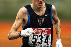 Dathan Ritzenhein in action in th emen's junior race (© Allsport)