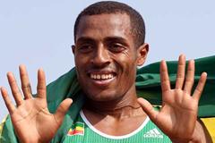 Kenenisa Bekele signals his tenth World Cross Country gold (Getty Images)