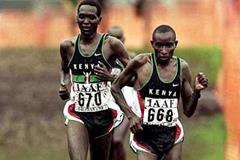 Kenya's Patrick Ivuti leads compatriot Paul Tergat in the 1999 World Cross (Getty Images)