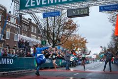 Tirunesh Dibaba winning in Nijmegen (Rob Kleering)