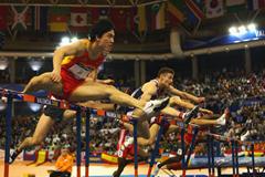 Liu Xiang on his way to 60m hurdles gold (Getty Images)