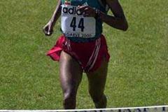 Derartu Tulu approaches the finish line in World Cross Country (Getty Images)