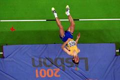 Stefan Holm jumping to World Indoor gold in 2001 (Getty Images)