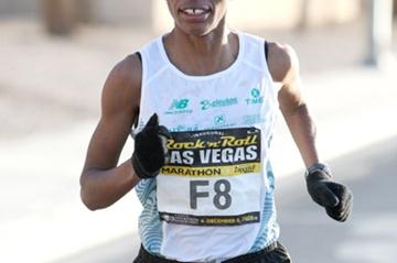 Caroline Rotich en route to a 2:29:47 PB in Las Vegas (Victah Sailer)