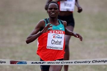 Emily Chebet of Kenya sprints to win the women's senior race in Bydgoszcz 2010 (Getty Images)