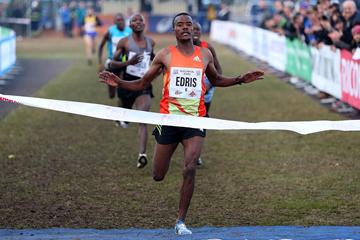 Muktar Edris wins the senior men's race at Campaccio (Giancarlo Colombo)