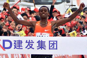 Feyisa Lilesa takes his second marathon win in as many tries, this time in Xaimen (Sasa Kralj/Jiwafoto)