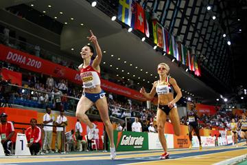 Mariya Savinova (L) of Russia crosses the line to win the women's 800m gold medal with Jennifer Meadows (GBR) in silver (Getty Images)