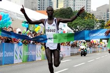 Luke Kibet bounces back with a solid victory in Singapore (Pat Butcher)