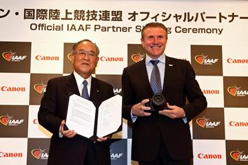 Fujio Mitarai, Chairman and CEO of Canon Inc, and Sergey Bubka, IAAF Vice-President at the Canon Official IAAF Partner signing ceremony in Japan (Canon)