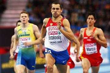 Yuriy Borzakovskiy strides to 800m gold ahead of Luis Alberto Marco and Mattias Claesson (Getty Images)