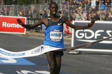 Vincent Kipruto wins the Paris Marathon with a course record 2:05:47 (organisers)