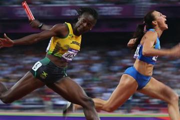 Kerron Stewart (L) of Jamaica and Elyzaveta Bryzgina of Ukraine race to the finish line during the Women's 4 x 100m Relay Round 1 of the London 2012 Olympic Games on 9 August 2012 (Getty Images)