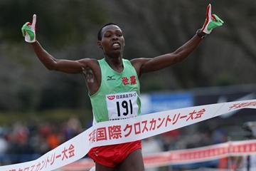Big win for high schooler Bedan Karoki in 2010 Chiba cross senior race (Yohei Kamiyama (Agence Shot))