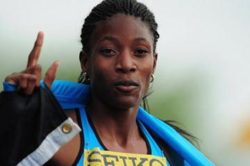Gold medal winner Shaunae MILLER of the Bahamas celebrates after winning the Girls 400 metres race - Day Three - WYC Lille 2011 (Getty Images)