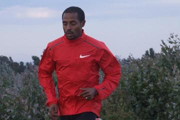 Kenenisa Bekele running in Sululta (Paul Gains)