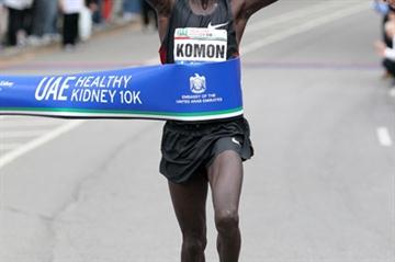 Leonard Patrick Komon shattering the Central Park 10Km record (Courtesy New York Road Runners)