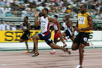 Tyson Gay outclasses Asafa Powell in the final stages of the men's 100m final (Getty Images)