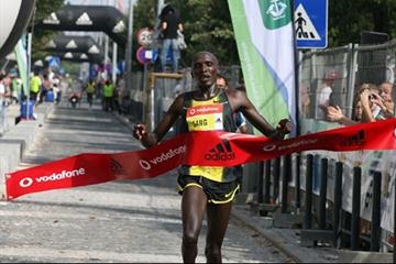 Silas Sang defends his half marathon title in Lisbon (Marcelino Almeida)