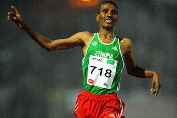 Gebregziabher Gebremariam taking the African 10,000m title in Addis Ababa (Jiro Mochizuki (Agence shot))