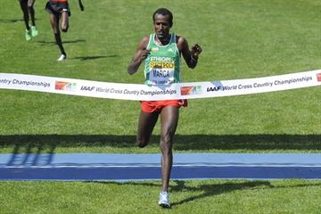 Imane Merga of Ethiopia crosses the finish line to win the men's senior race in Punta Umbria (Getty Images)