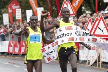 Evans Kipkosgei Ruto (r) edges Samson Bungei in Cologne (organisers)