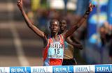 Hosea Macharinyang wins the men's race at the 2007 BUPA Great Edinburgh Run (c)