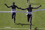John Kibowen (r) takes a one second win over Sammy Kipketer in the 2000 World short course race (Getty Images)