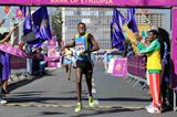 Hagos Gebrhiwet prevails at the Great Ethiopian Run (Jiro Mochizuki)