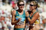 Jane Saville is congratulated by sister Nathalie after winning bronze in the 20km Walk (Getty Images)