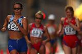 Alfridi leads from Ivanova in women's 20km Torino 2002 (Peter Thompson AMS-IAAF)