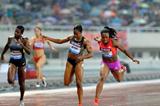 Veronica Campbell Brown outleans Carmelita Jeter in Shanghai (Errol Anderson)