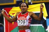 Maria Mutola (MOZ) celebrates winning the 800m World Indoor title (Getty Images)