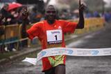 Kenya's Vincent Chepkok winning at the 2012 Cross Internacional de Venta de Banos (Alfambra Fundación ANOC)