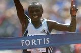 Felix Limo (KEN) wins the 2004 Fortis Rotterdam Marathon (Getty Images)