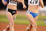 New Zealand’s Kim Smith trails Shalane Flanagan in the 10,000m (Kirby Lee)