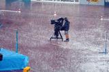 Cameraman braves the storm (IAAF)