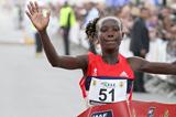 Mary Keitany celebrates winning the RAK Half Marathon (Victah Sailer)