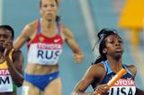  Francena McCorory of the USA crosses the finish line ahead of Shericka Williams of Jamaica to secure victory in the women's 4x400 metres relay (Getty Images)