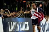 Adam Nelson celebrates winning the men's Shot Put gold medal with the Helsinki fans (Getty Images)