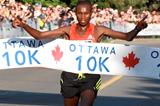 Geoffrey Mutai produces a dominating run in the Ottawa 10K (Victah Sailer)