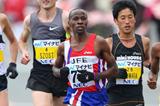 Joseph Gitau en route to his victory in Fukuoka (Kazuaki MATSUNAGA/Agence SHOT)