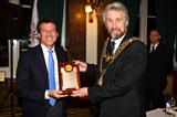 Vice-president Seb Coe presents an IAAF Plaque to The Lord Mayor of Birmingham, Councillor Michael Wilkes (Getty Images)