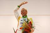Tamsyn Lewis celebrates her surprise 800m gold medal (Getty Images)